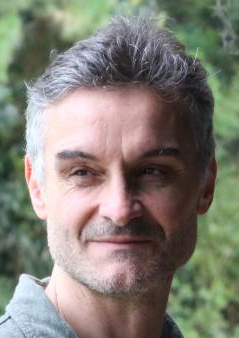 André